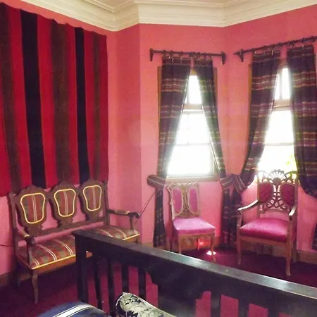 Hostal Paris-3